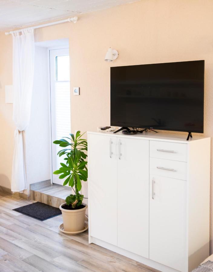 Apartment In Garage With Free Parking Kaunas Bagian luar foto