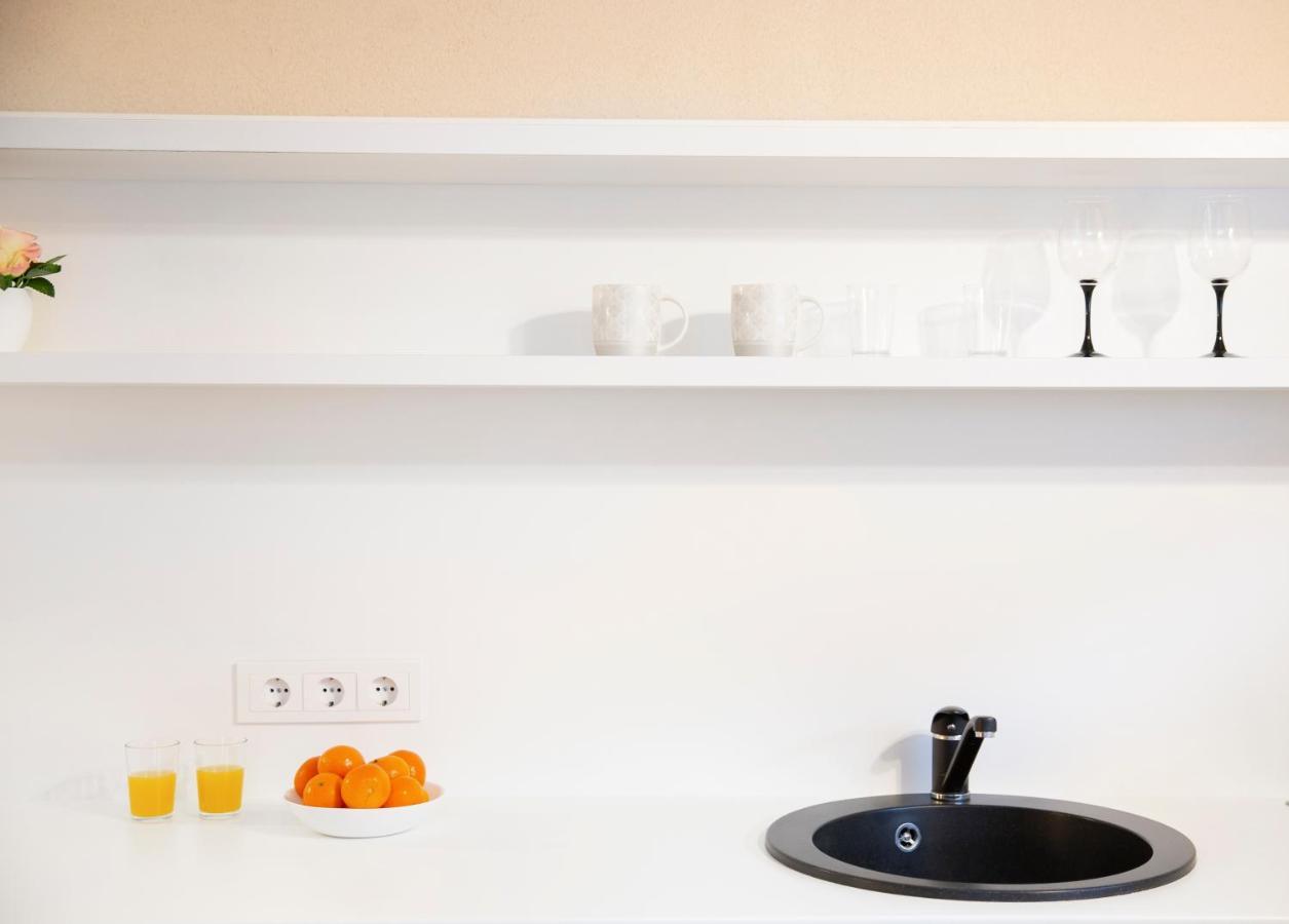 Apartment In Garage With Free Parking Kaunas Bagian luar foto