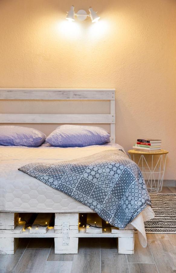 Apartment In Garage With Free Parking Kaunas Bagian luar foto