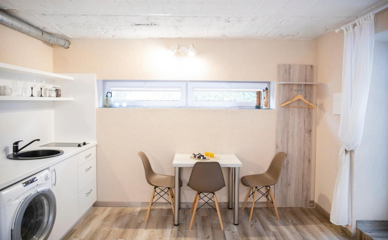 Apartment In Garage With Free Parking Kaunas Bagian luar foto