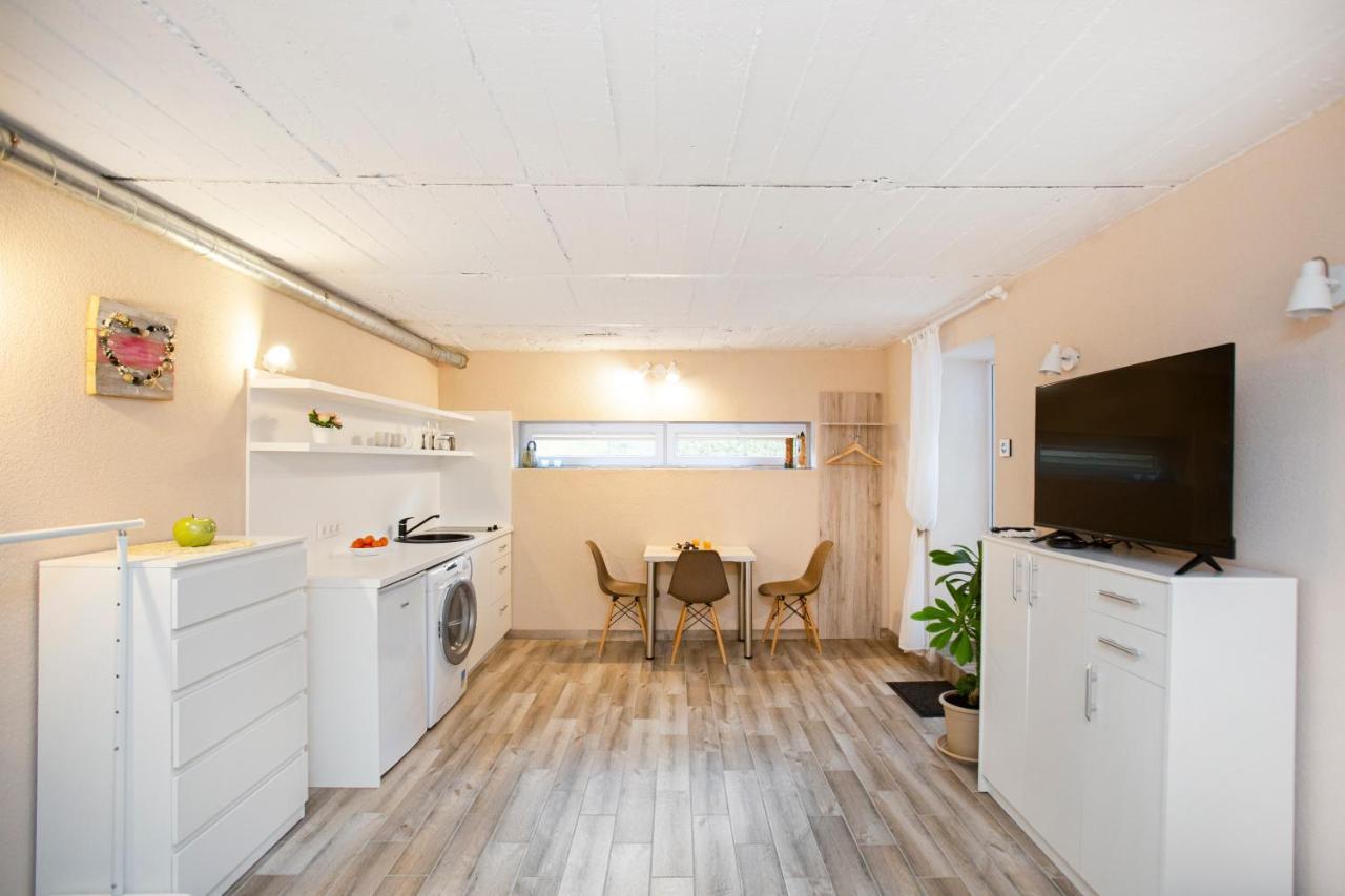 Apartment In Garage With Free Parking Kaunas Bagian luar foto